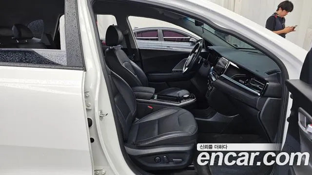 Kia Niro Niro Plus Air — Фото автомобиля 11