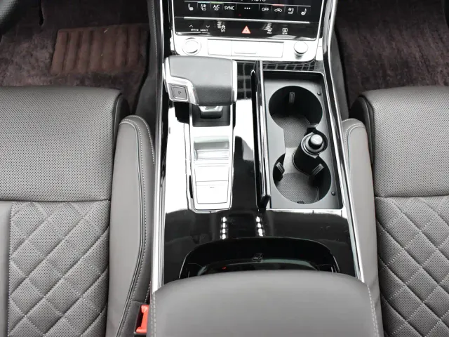 Audi A8 — Фото автомобиля 11