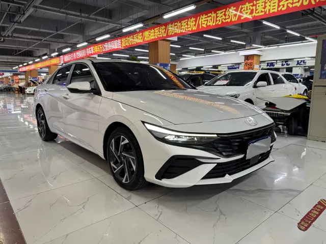 Hyundai Elantra — Фото автомобиля 3