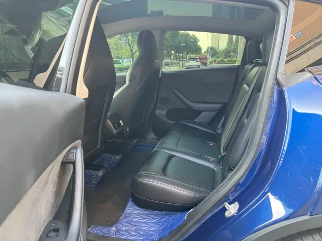 Tesla Model Y — Фото автомобиля 11