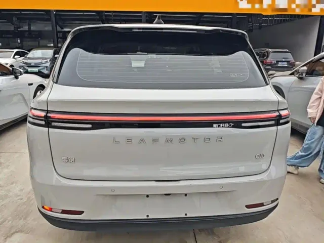 Leapmotor C10 — Фото автомобиля 5