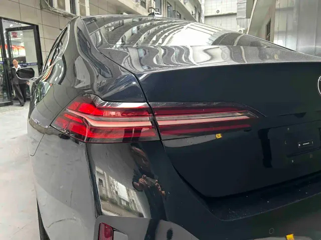 BMW 5 Series — Фото автомобиля 6