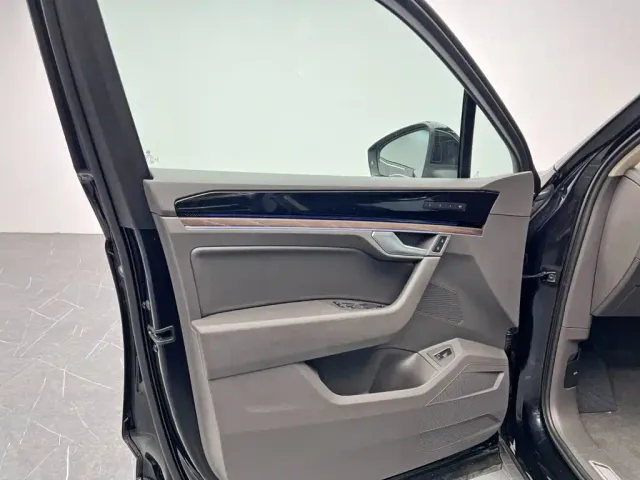 Volkswagen Touareg — Фото автомобиля 13