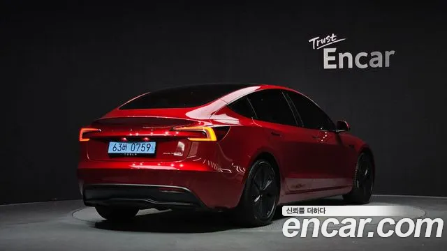 Tesla Model 3 — Фото автомобиля 2