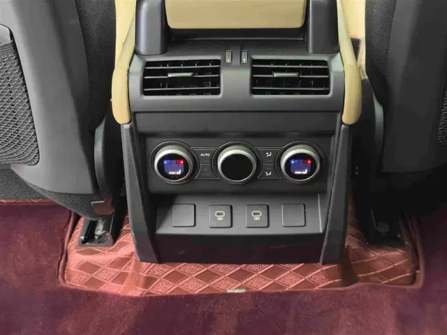 Land Rover Defender — Фото автомобиля 14