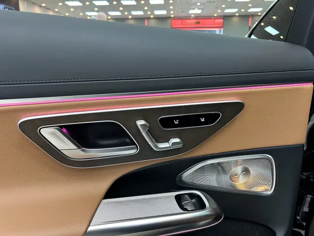 Mercedes-Benz E-Class — Фото автомобиля 11