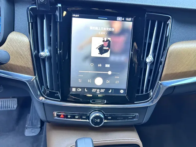 Volvo S90 — Фото автомобиля 15