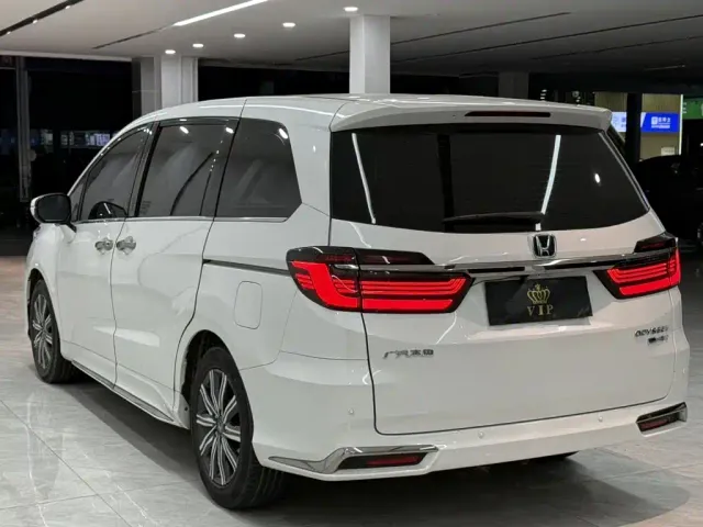 Honda Odyssey — Фото автомобиля 9