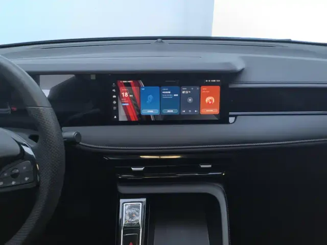 Roewe i5 — Фото автомобиля 13