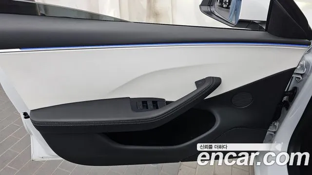 Tesla Model 3 — Фото автомобиля 24