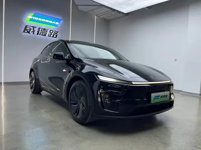 Tesla Model Y — Фото автомобиля 3