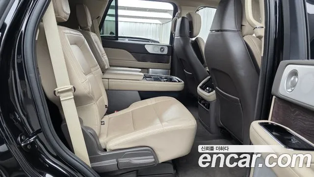 Lincoln Navigator 4th Gen — Фото автомобиля 17