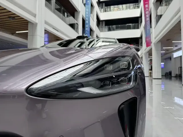 Xiaomi SU7 — Фото автомобиля 21