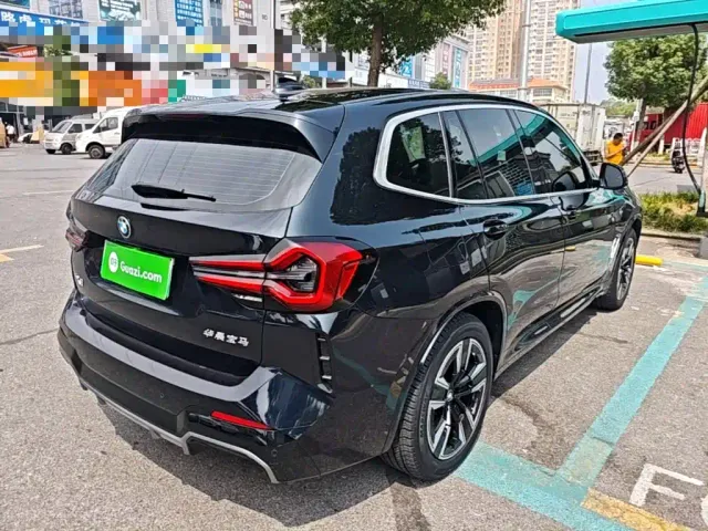 BMW iX3 — Фото автомобиля 6