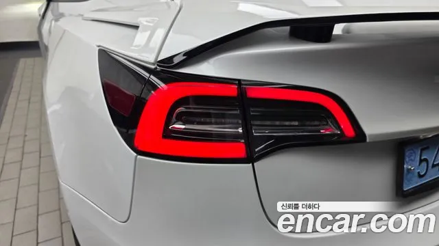 Tesla Model 3 — Фото автомобиля 19