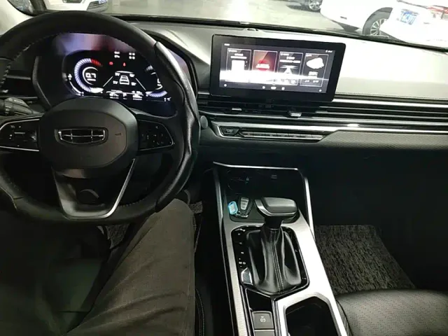 Geely Emgrand — Фото автомобиля 9