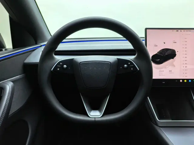 Tesla Model Y — Фото автомобиля 5