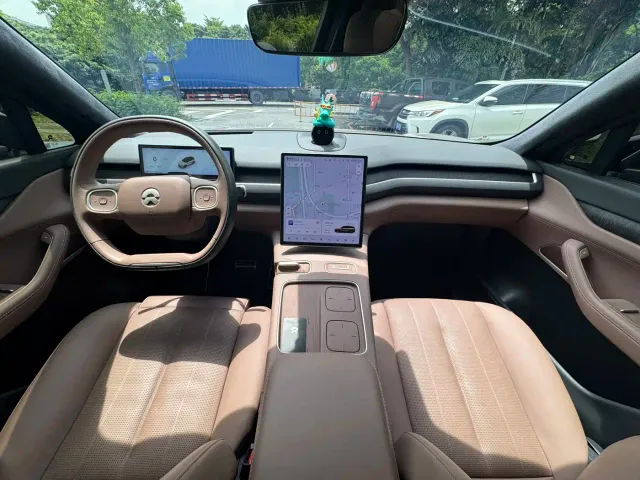 Nio ES8 — Фото автомобиля 12