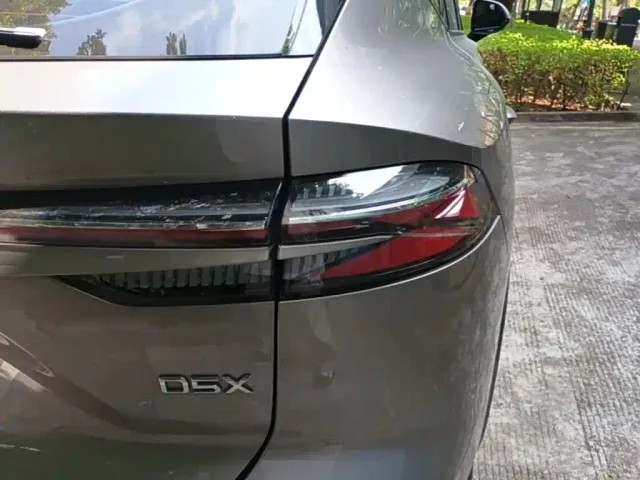Roewe D5X DMH — Фото автомобиля 7
