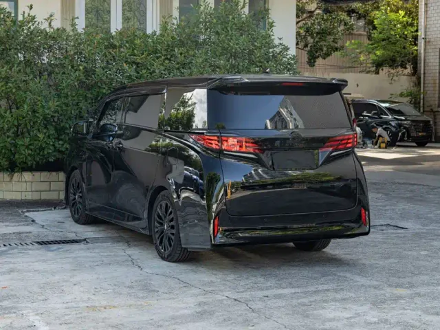 Toyota Alphard — Фото автомобиля 6