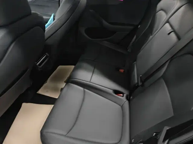 Tesla Model Y — Фото автомобиля 16