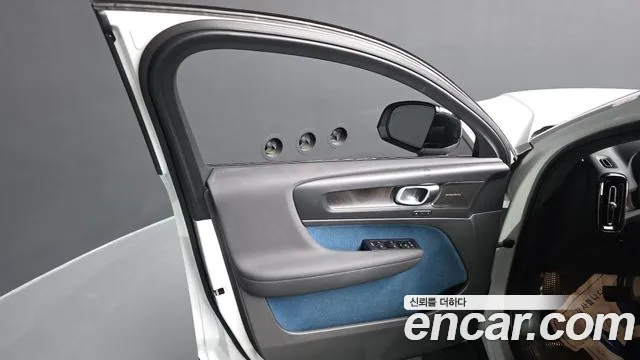 Volvo C40 Recharge — Фото автомобиля 13