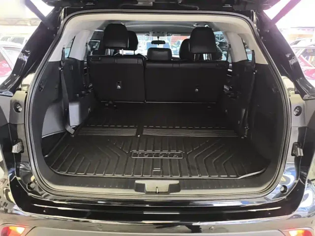 Toyota Highlander — Фото автомобиля 18