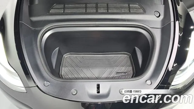 Tesla Model Y — Фото автомобиля 6