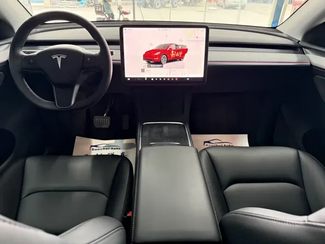 Tesla Model Y — Фото автомобиля 8