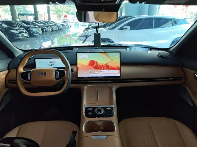 Geely Galaxy Starship 7 EM-i — Фото автомобиля 9