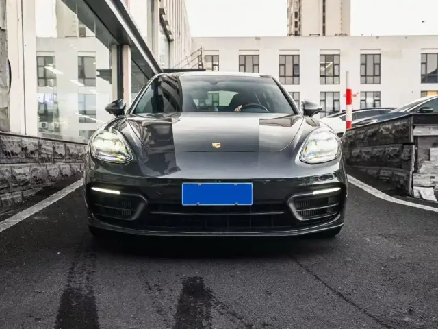Porsche Panamera — Фото автомобиля 2