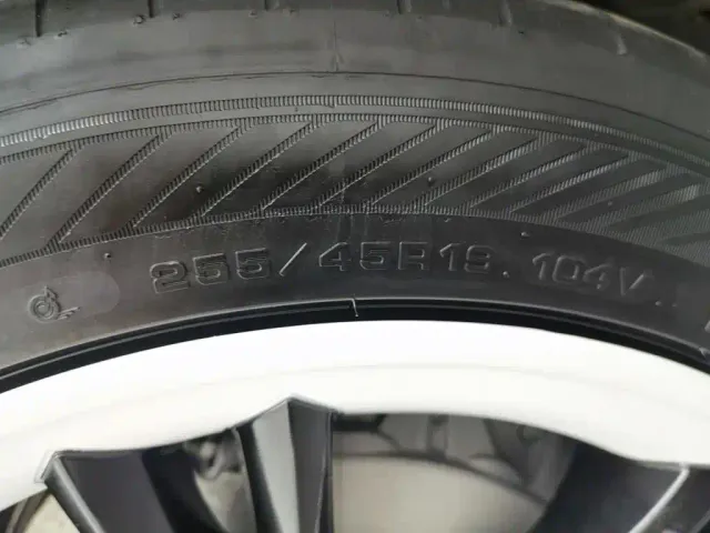 Tesla Model Y — Фото автомобиля 24