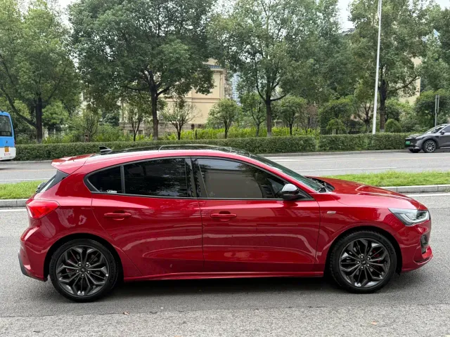 Ford Focus — Фото автомобиля 4