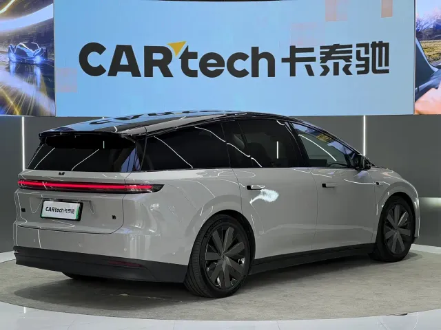 Li Auto i8 — Фото автомобиля 18