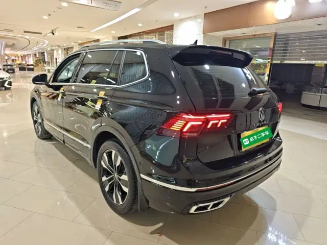 Volkswagen Tiguan L — Фото автомобиля 4