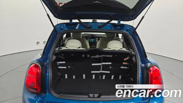 MINI Cooper Electric — Фото автомобиля 21