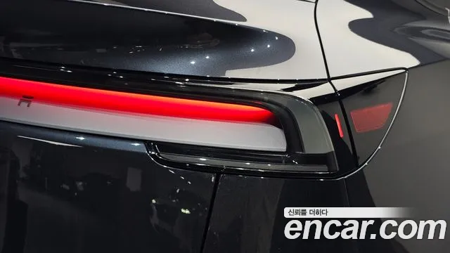 Tesla Model Y — Фото автомобиля 8