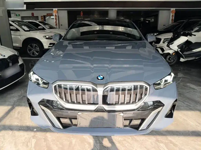 BMW BMW 5 Series 2024 530Li Leading M Sport Package — Фото автомобиля 2