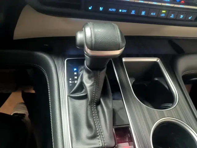 Toyota Sienna — Фото автомобиля 13