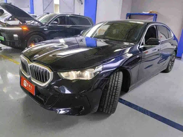 BMW 5 Series — Фото автомобиля 2