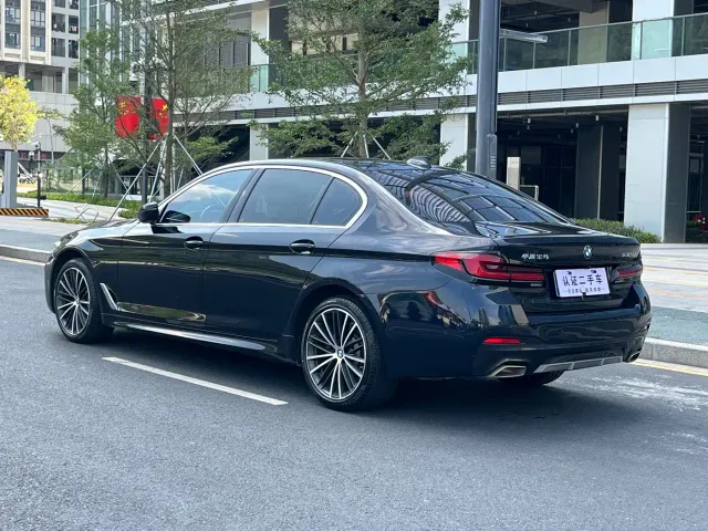 BMW 5 Series — Фото автомобиля 4