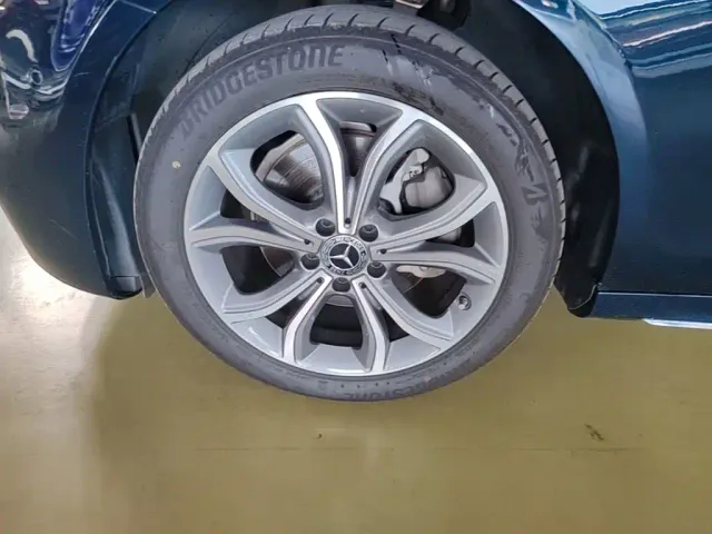 Mercedes-Benz E-Class — Фото автомобиля 22