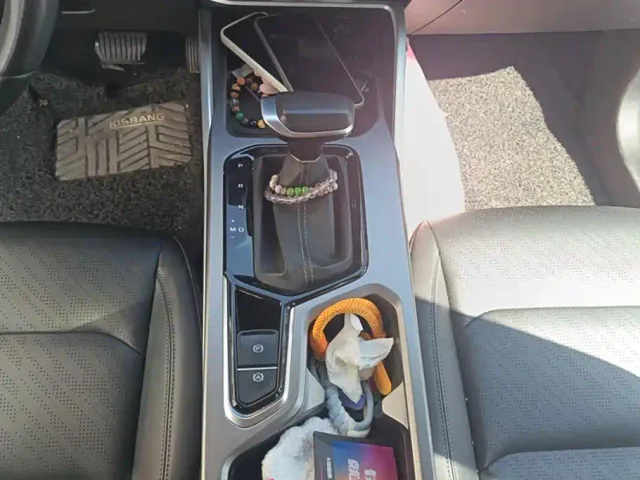 Geely Emgrand — Фото автомобиля 16