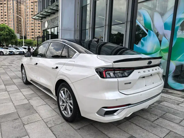 Ford Mondeo — Фото автомобиля 3