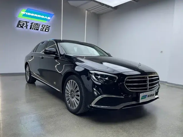 Mercedes-Benz E-Class — Фото автомобиля 3