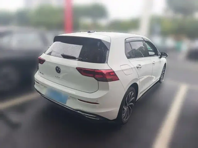 Volkswagen Golf — Фото автомобиля 9