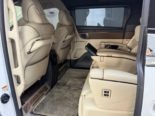 Toyota Vellfire — Фото автомобиля 12