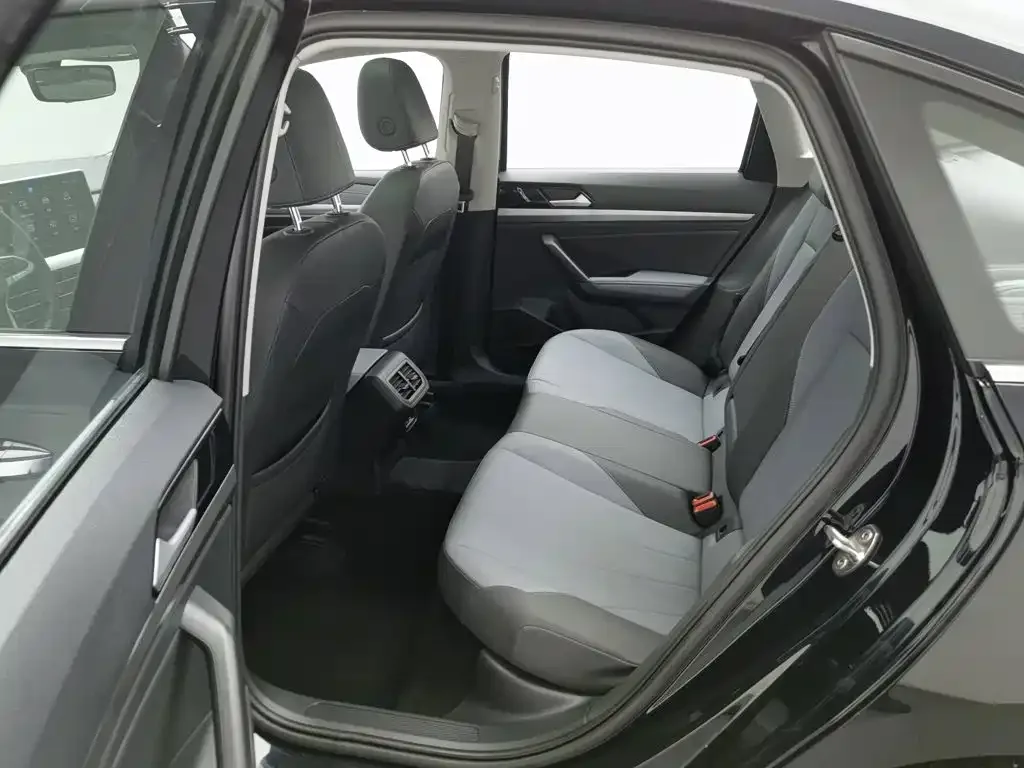 Volkswagen Lavida 2023 1.5L Auto Five Million Edition — Фото автомобиля 15
