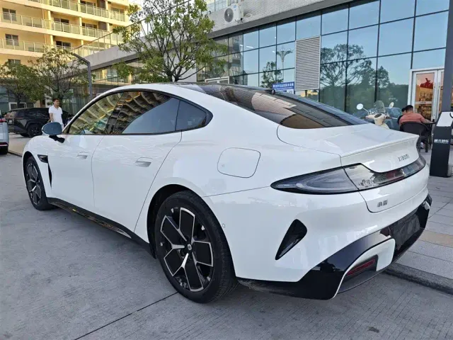Xiaomi SU7 — Фото автомобиля 3