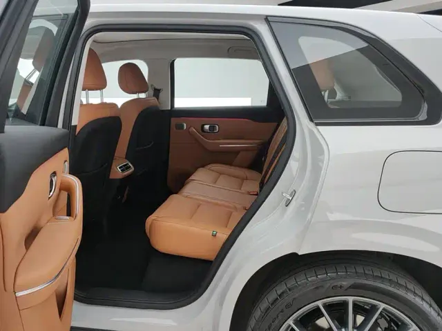 Leapmotor C10 — Фото автомобиля 11
